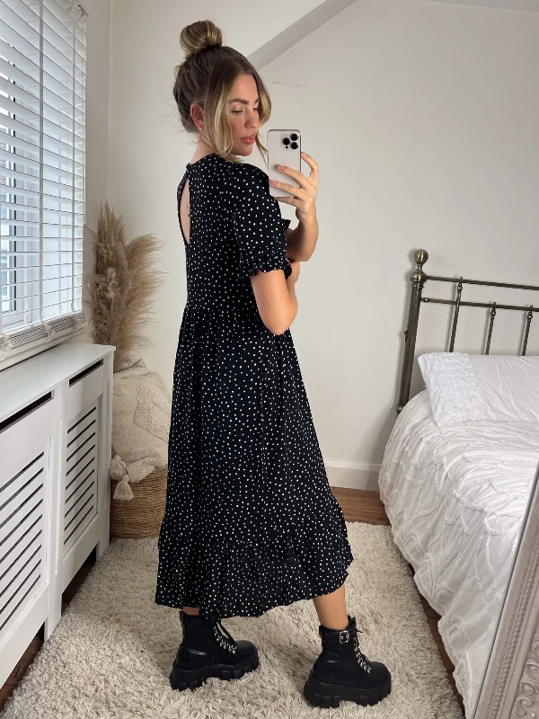 Kaylee Smock Tiered Midi Dress / Mono Spot